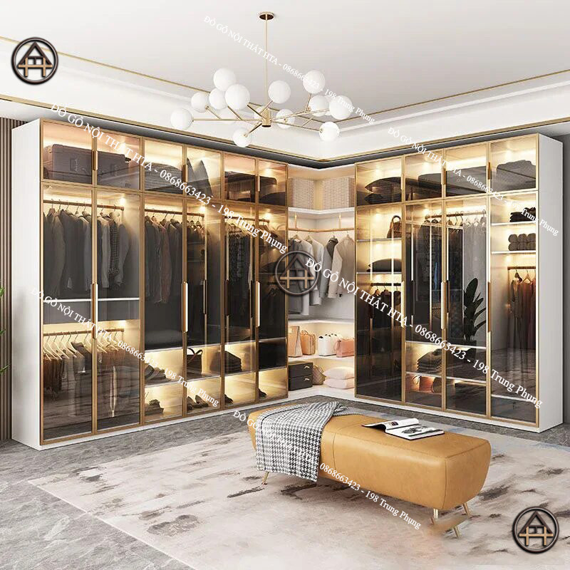 Tủ quần áo mặt kính hiện đại, không gian rộng rãi và ánh sáng tốt