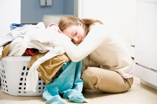 Mơ thấy mình đang giặt quần áo cho người khác dưới ánh nắng